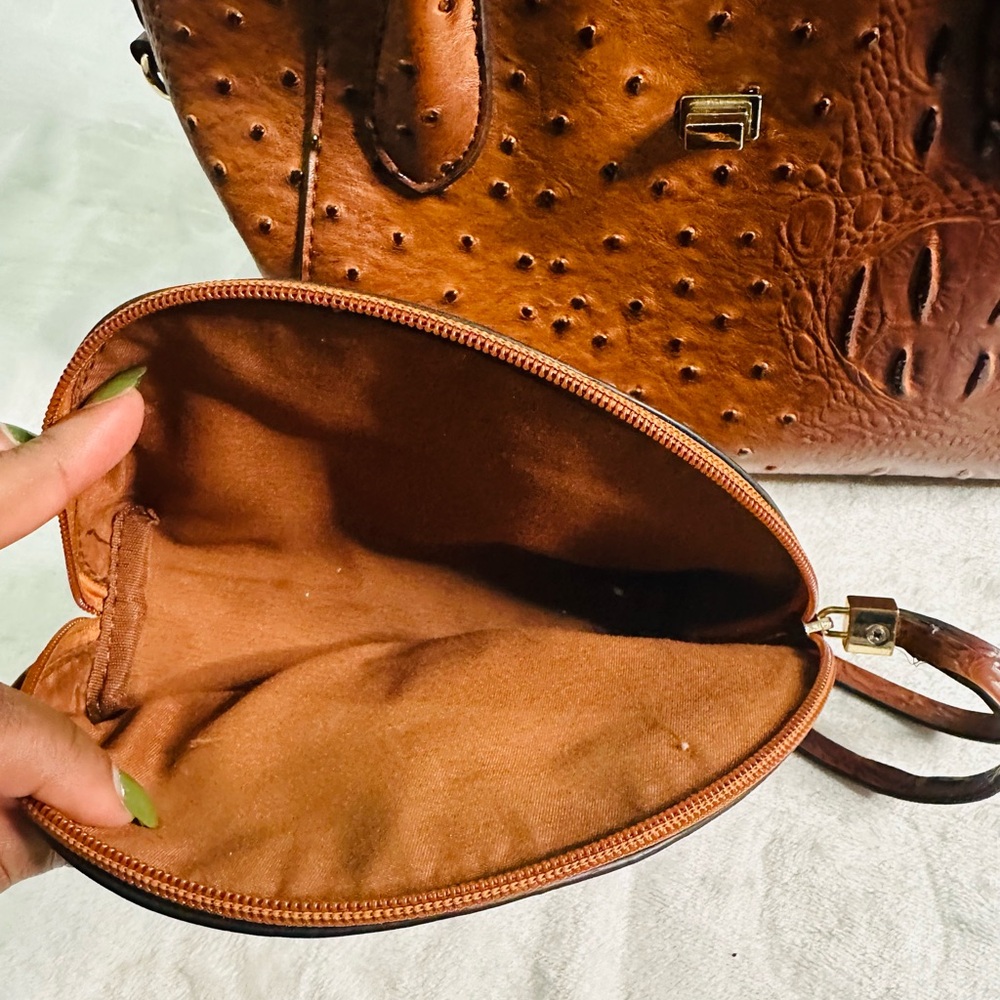 Vintage Brown Embossed Tote Bag with Matching Wristlet Pouch - Picture 8 of 9